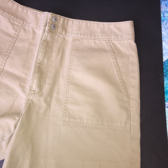 GAP Mom Shorts. High waist Khaki shorts for women, Sizes 14, NWOT. - Picture 5 of 13